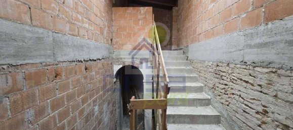 14 rooms House in Luzzara, Italy No. 24049 3