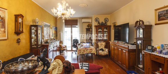 3-salle Appartement à Bergamo, Italy No. 258112 9
