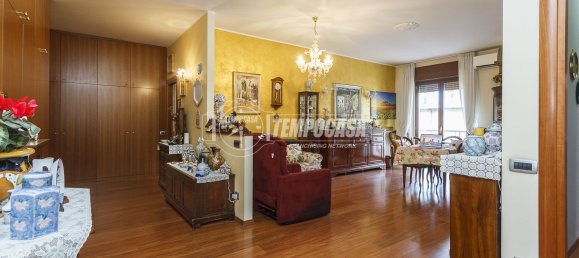 3-salle Appartement à Bergamo, Italy No. 258112 10