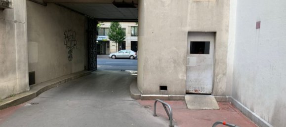  Parking in Paris, France No. 176018 3