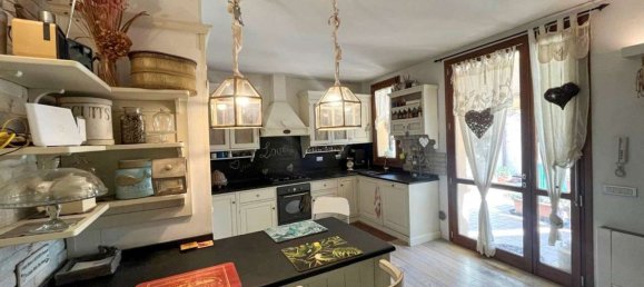 5 bedrooms Apartment in Florence, Italy No. 337006 2
