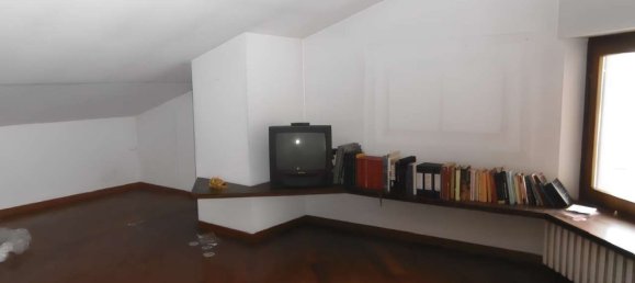 Apartamento de 4 habitaciónes en Varedo, Italy No. 210003 17