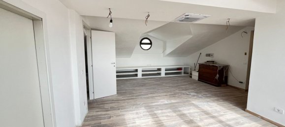 3 rooms Penthouse in Catanzaro, Italy No. 90066 4