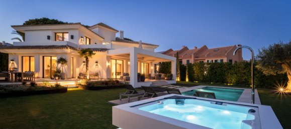 5 bedrooms Villa in Marbella, Spain No. 74989 16