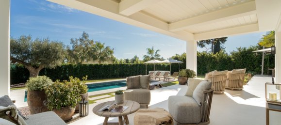 5 bedrooms Villa in Marbella, Spain No. 74989 2