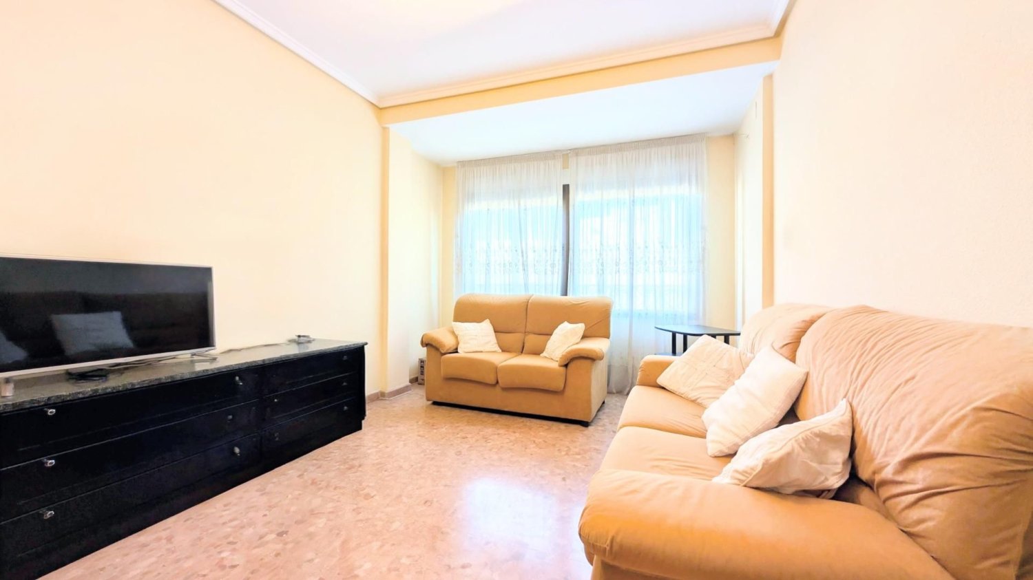 Apartamento de 3 dormitorios en Alicante, Spain No. 166808