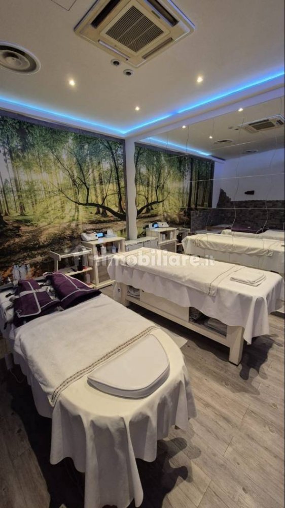 5 rooms Commercial property in Legnano, Italy No. 250801