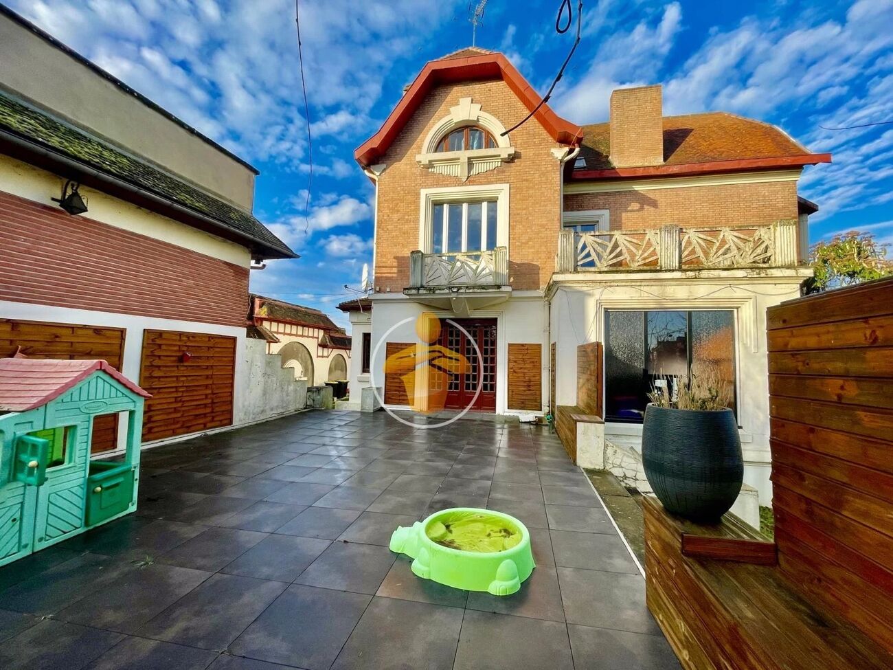 Casa de 6 dormitorios en La Fere, France No. 88639