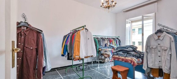 4-salle Appartement à Genoa, Italy No. 21118 31