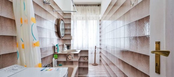 4-salle Appartement à Genoa, Italy No. 21118 22