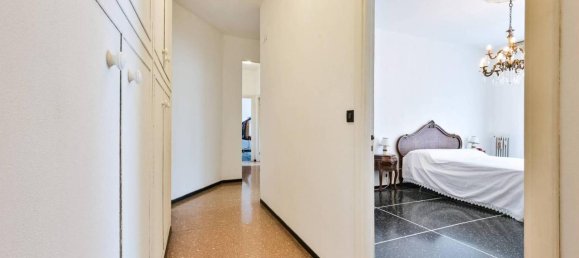 4-salle Appartement à Genoa, Italy No. 21118 16