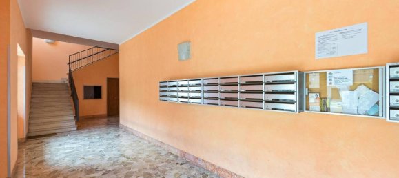 4-salle Appartement à Genoa, Italy No. 21118 4