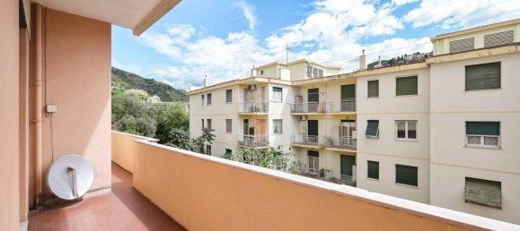 4-salle Appartement à Genoa, Italy No. 21118 2