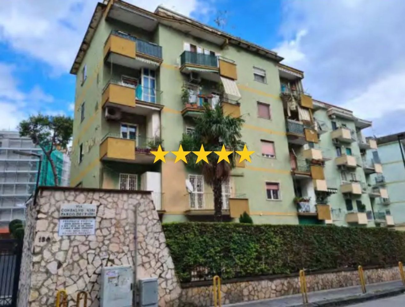 3 rooms Apartment in Naples, Italy No. 14176
