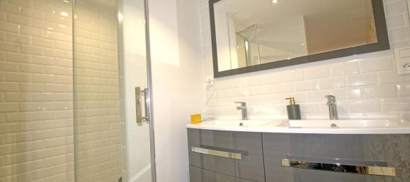 4 bedrooms House in Angers, France No. 100886 6