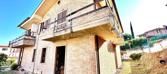 6 rooms Apartment in Colli del Tronto, Italy No. 138804 2