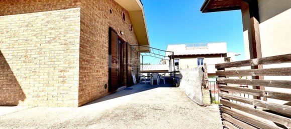 6 rooms Apartment in Colli del Tronto, Italy No. 138804 3