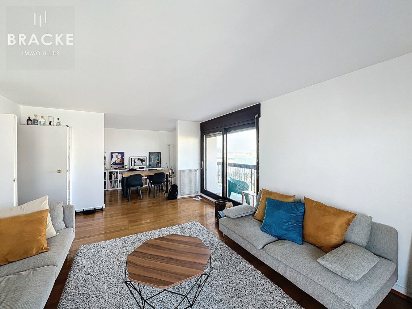 3 bedrooms Apartment in Courbevoie, France No. 144714