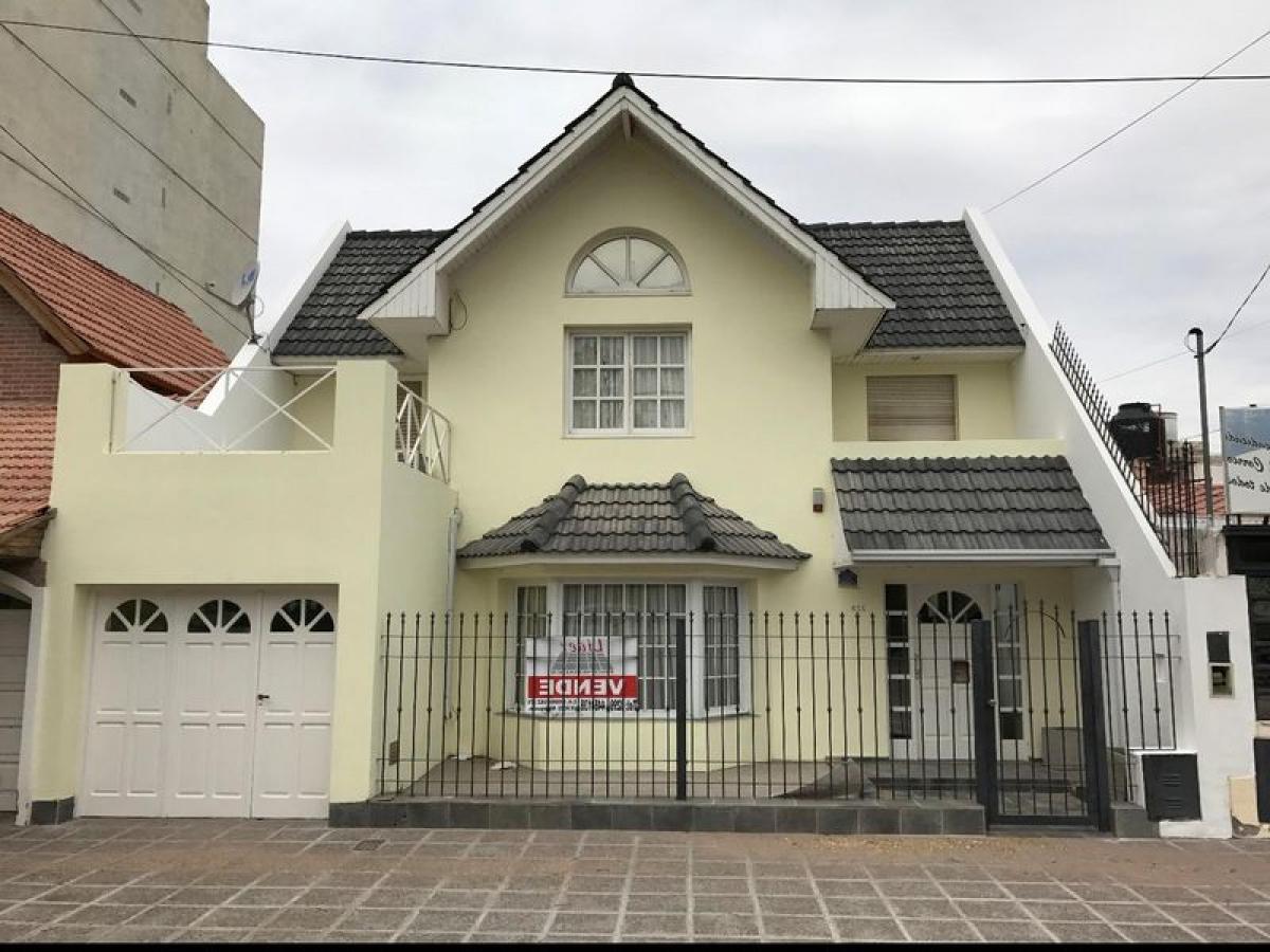 3 bedrooms House in Neuquen, Argentina No. 13258