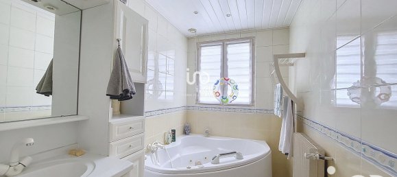 Casa de 5 dormitorios en Josnes, France No. 64006 8