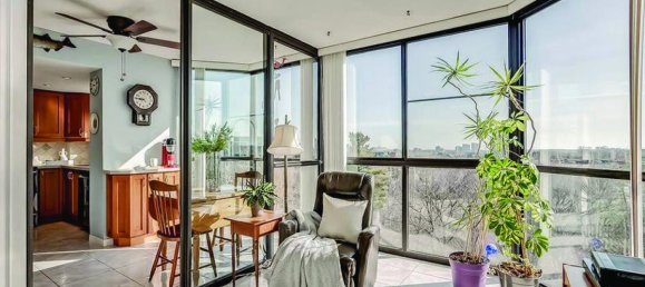 4 bedrooms House in Ontario, Canada No. 1017 2