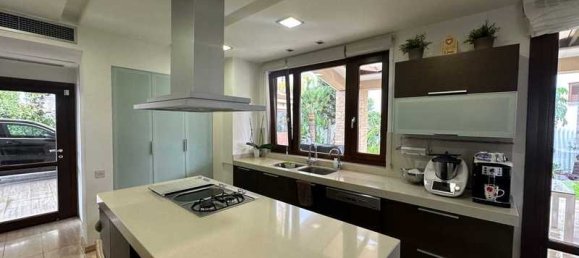 4 Schlafzimmer Gewerbliche Immobilie in Strovolos, Cyprus, Nr. 7213 7