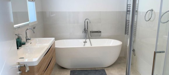 5 bedrooms Villa in Alameda, Spain No. 173008 13