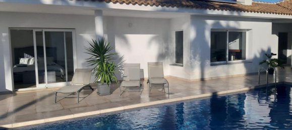 5 bedrooms Villa in Alameda, Spain No. 173008 7