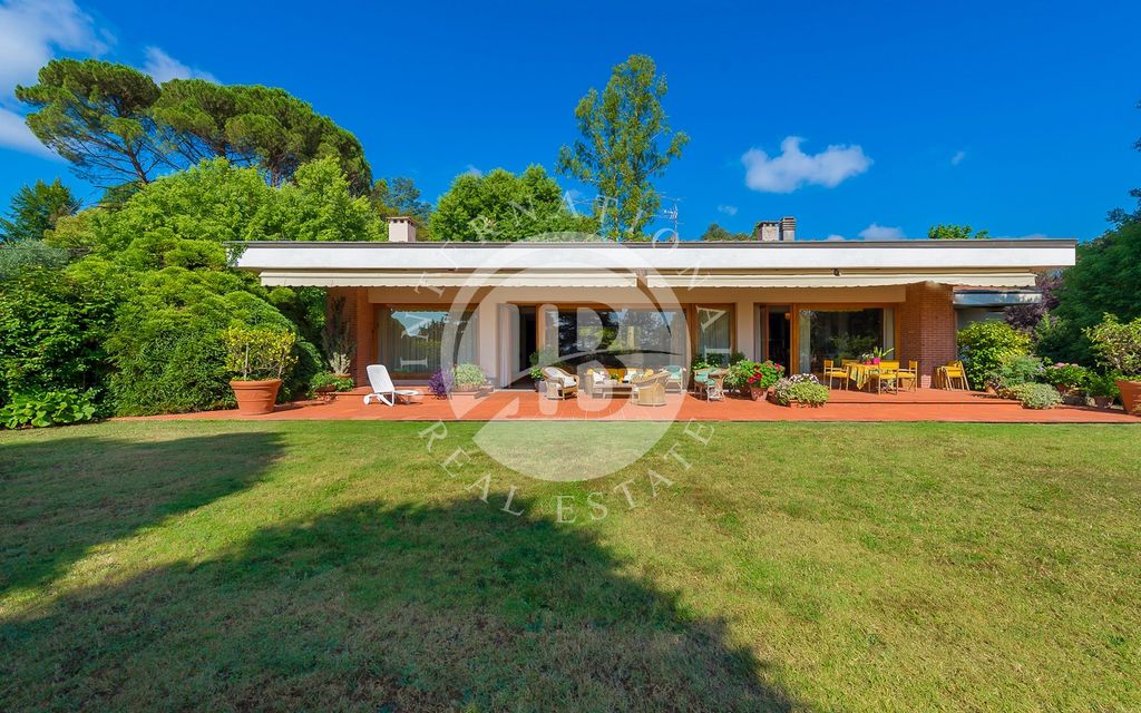 6 bedrooms Villa in Lucca, Italy No. 337262