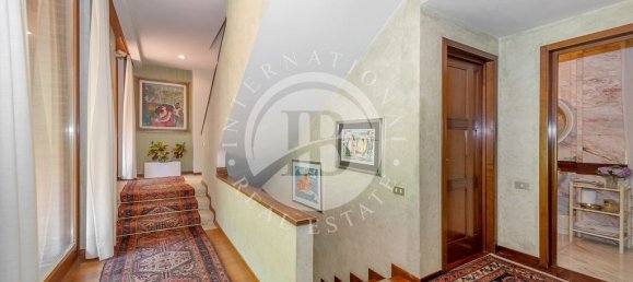 6 bedrooms Villa in Lucca, Italy No. 337262 19