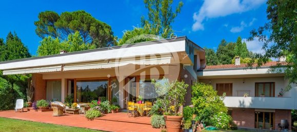 6 bedrooms Villa in Lucca, Italy No. 337262 3