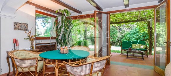 6 bedrooms Villa in Lucca, Italy No. 337262 22