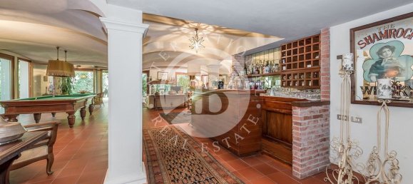 6 bedrooms Villa in Lucca, Italy No. 337262 24