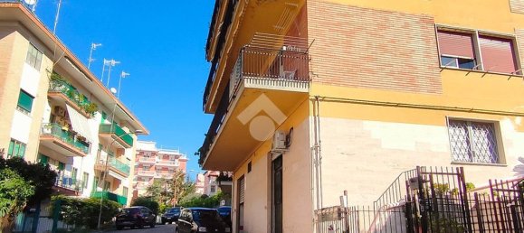 1 room Commercial property in Gaeta, Italy No. 377680 2