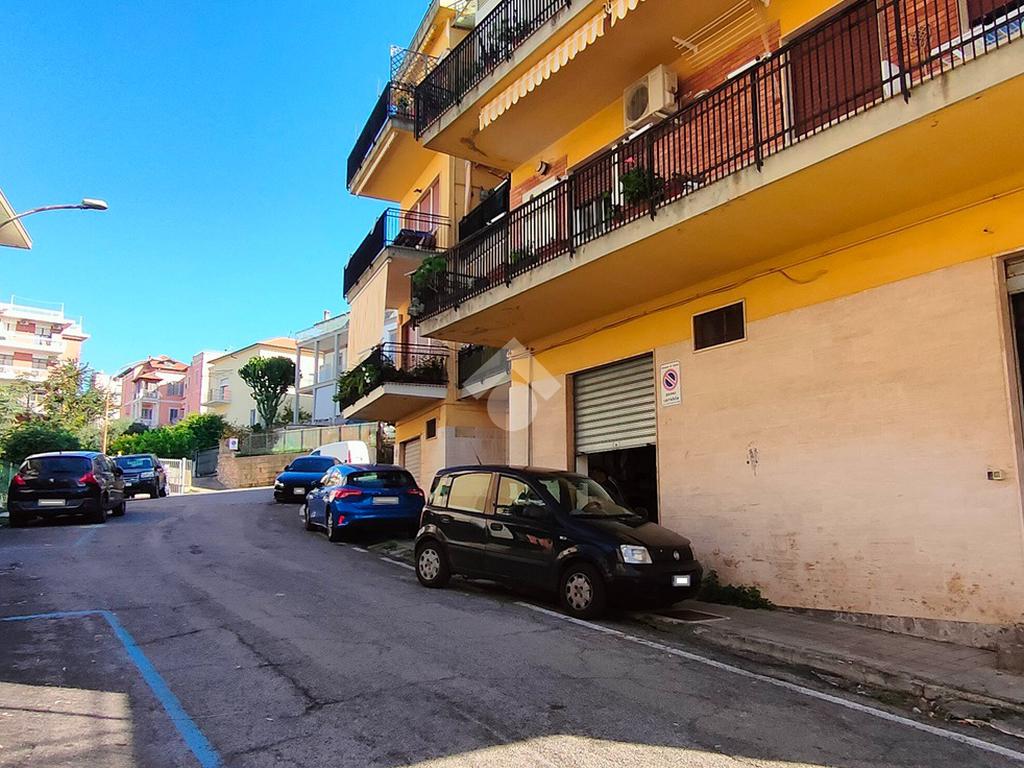 1 room Commercial property in Gaeta, Italy No. 377680