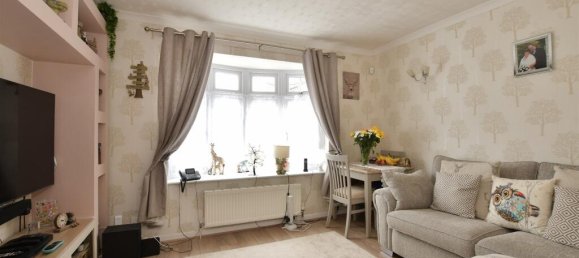 2 bedrooms House in Essex, United Kingdom No. 4148 2