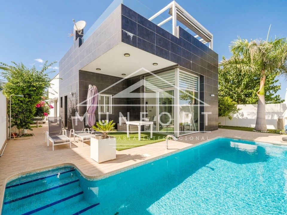 Villa de 3 dormitorios en Alicante, Spain No. 246455