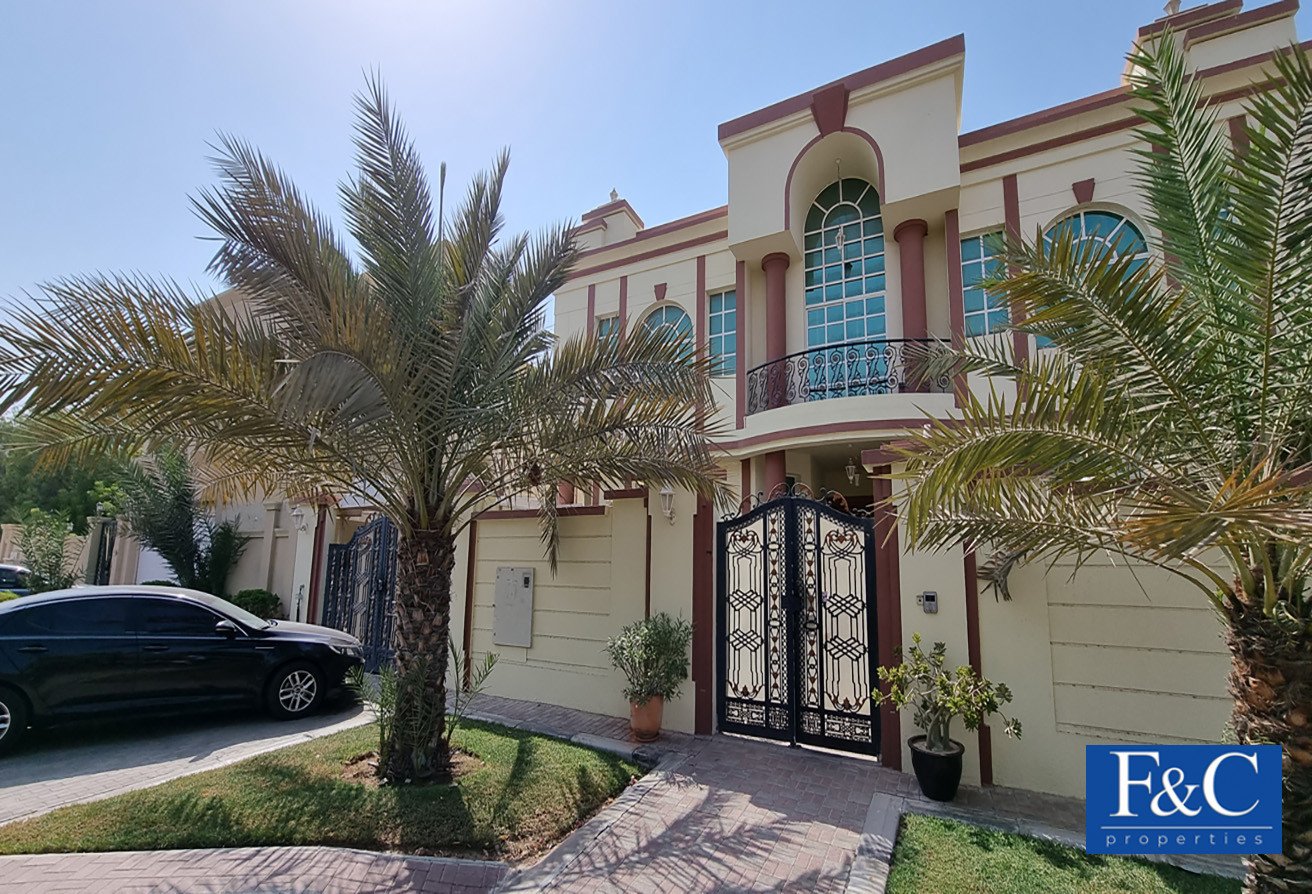 4 Schlafzimmer Villa in Umm Suqeim, UAE, Nr. 355
