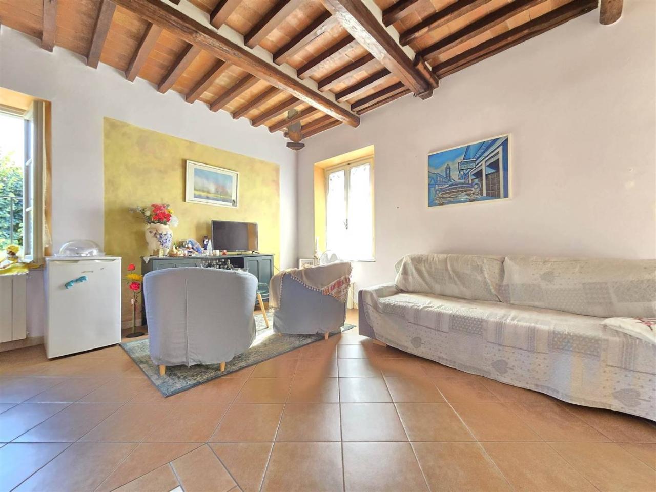 5 rooms Apartment in Camaiore, Italy No. 104049