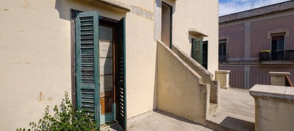 3 bedrooms House in Matino, Italy No. 86735 4