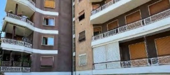 4 rooms Apartment in Merate, Italy No. 5216 3