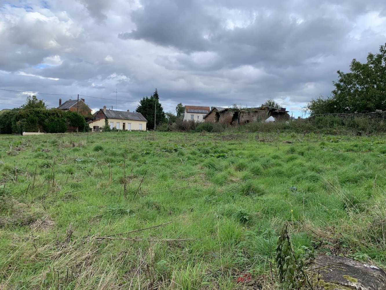 700m² Land in Amigny-Rouy, France No. 228230