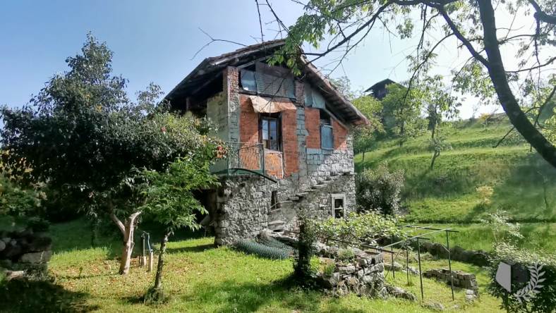2 bedrooms House in Madonna del Sasso, Italy No. 140869
