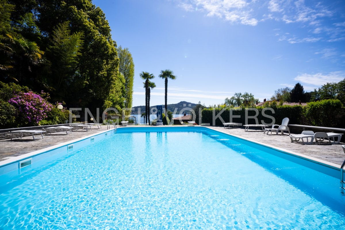 3 bedrooms Villa in Lesa, Italy No. 129995