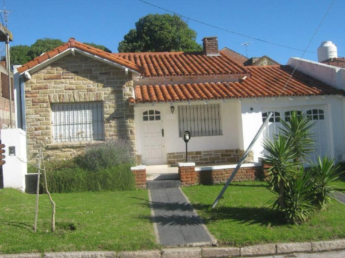 2 bedrooms House in Mar del Plata, Argentina No. 86215