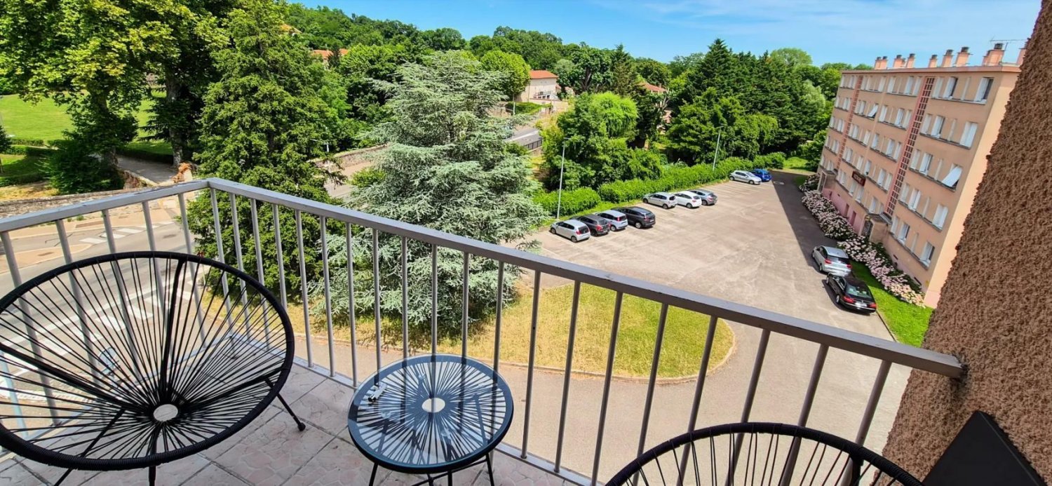 Apartamento de 2 dormitorios en Saint-Symphorien-d'Ozon, France No. 358565