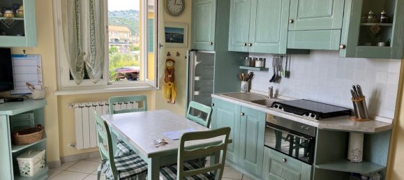 Квартира с 2 комнатами в Диано Кастелло, Италия № 214564 8