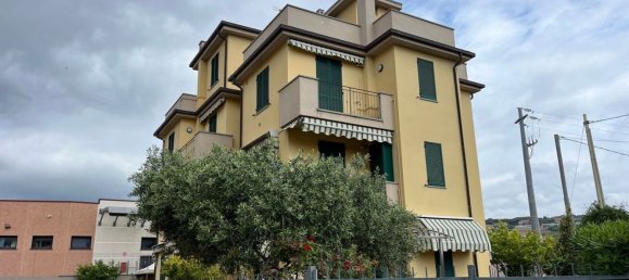 Квартира с 2 комнатами в Диано Кастелло, Италия № 214564 2