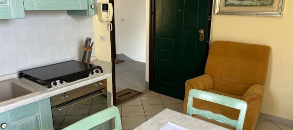 Квартира с 2 комнатами в Диано Кастелло, Италия № 214564 7