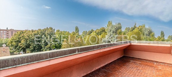 Вилла с 3 спальнями в Монца, Италия № 131630 4